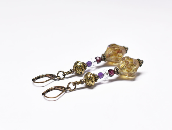 琥珀捷克珠、石榴石、紫水晶、石英和蓮花黃銅耳環 第6張的照片