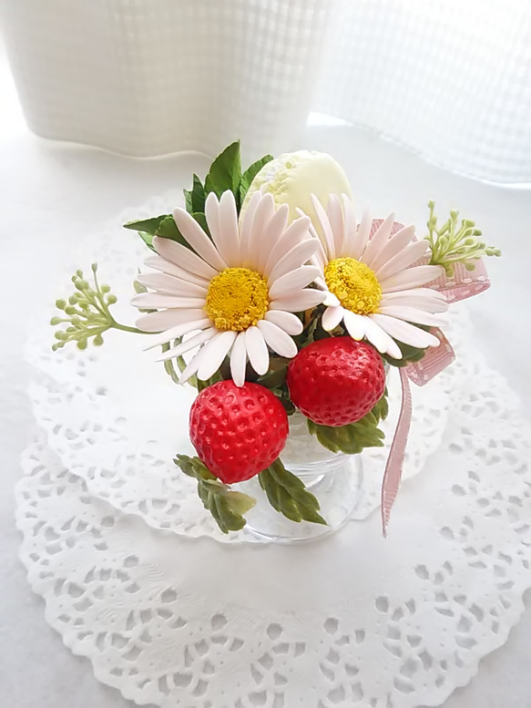 ❁小玻璃杯裡可愛的黏土插花♡[hana❁Parfee]瑪格麗特和草莓❁ 第6張的照片