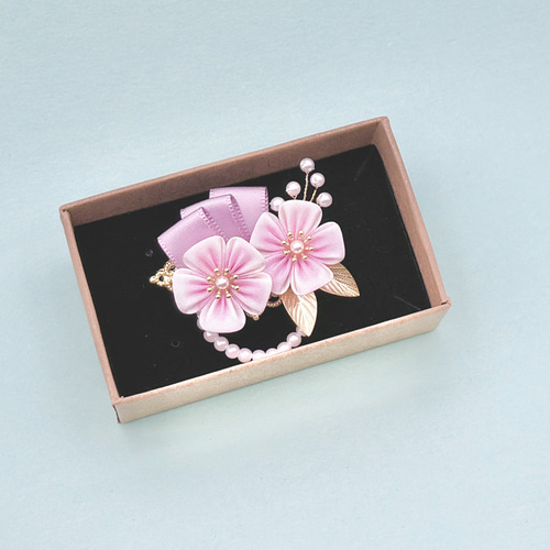 はんなり桜のブローチ♡手染めシルク /つまみ細工 卒業式 和 春