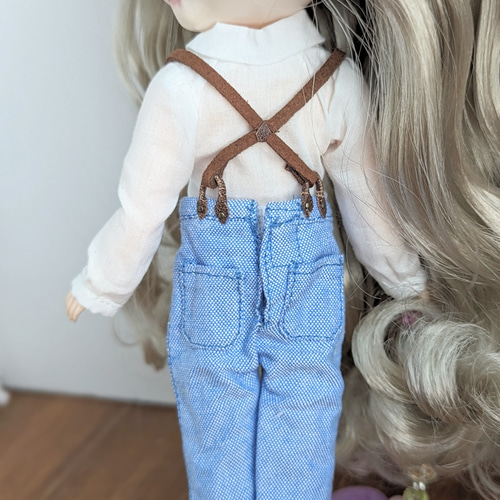 人気作家様　ドール服　パンツスーツ　ブライス　ヴィンテージリネン 1065※単品※サスペンダー付きブルーのパンツ※ブライスアウトフィット※1