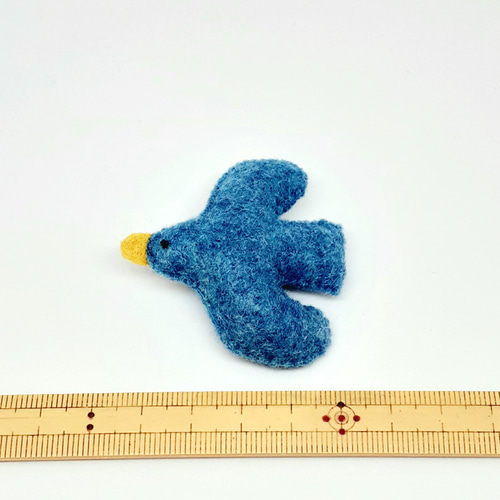 フェルトマスコット 刺繍 ブローチ 青い鳥 ブローチ おぢ 通販