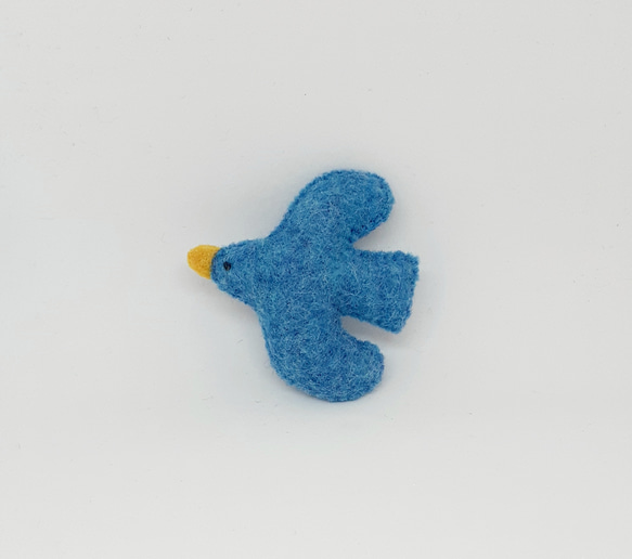 フェルトマスコット 刺繍 ブローチ 青い鳥 ブローチ おぢ 通販