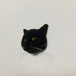 羊毛フェルト 猫マグネットブローチ 黒猫 金眼 2枚目の画像