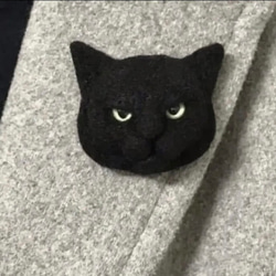 羊毛フェルト 猫マグネットブローチ 黒猫 金眼 8枚目の画像