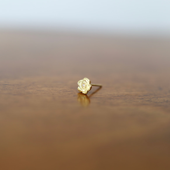 K18YG 1個売り　メメントモリローズのダイヤモンドピアス 2枚目の画像