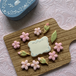 桜とメッセージカードのアイシングクッキー　缶入り 1枚目の画像