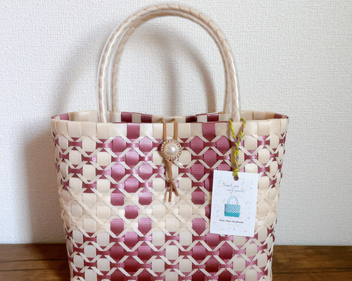 ✩.*˚みぽりん.:*♡です　プラかごバッグ　ハンドメイド　プラカゴ プラカゴ 黒x白 Mサイズ かごバッグ お買い物やお散歩 銭湯 温泉