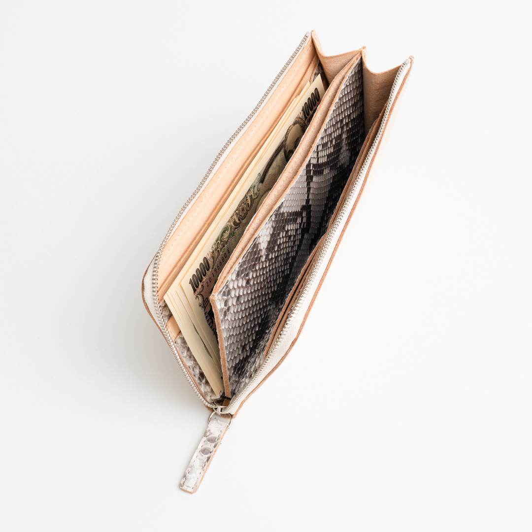 Ｌ字ファスナー長財布【白ヌメ×蛇革】財布を開くとチラリと見えるダイヤモンドパイソンがワンランク上のお洒落を演出します