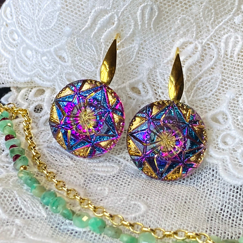 チェコ ガラスボタンのステンドグラスピアス/イヤリング【Sapphire