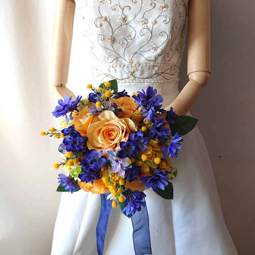 ミモザと青のクラッチブーケ♪ブートニア付き♪生花みたいに綺麗な造花