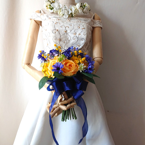 ミモザと青のクラッチブーケ♪ブートニア付き♪生花みたいに綺麗な造花