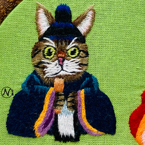 戸塚刺繍　「女の子と猫」　額入りタペストリー　【ハンドメイド作品】 可愛い猫の額入り手刺繍 タペストリー・壁掛け mika工房 通販 7526018