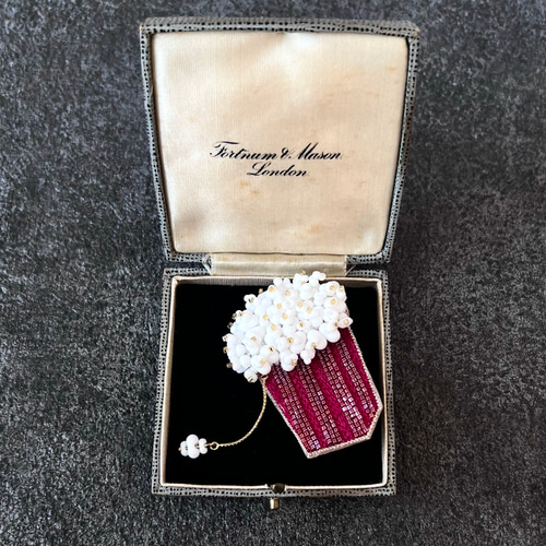 n*o様 オートクチュールビーズ刺繍　ポップコーンブローチ ポップコーンのブローチ オートクチュール刺繍 ブローチ La mienne