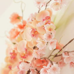 桜と胡蝶蘭のウェディングブーケ　和装にも　アーティフィッシャルフラワー使用 5枚目の画像