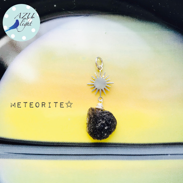 【全ての星座の守護石✴︎理想の現実化✴︎強力なグラウンディング】メテオライト/隕石×太陽×ムーンフェイズのキーホルダー 4枚目の画像