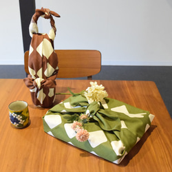 風呂敷　ふろしき　ギフト　贈り物　綿100％　kotoima　イシダタミ　日本製　90cm幅  茶 / グリーン 1枚目の画像