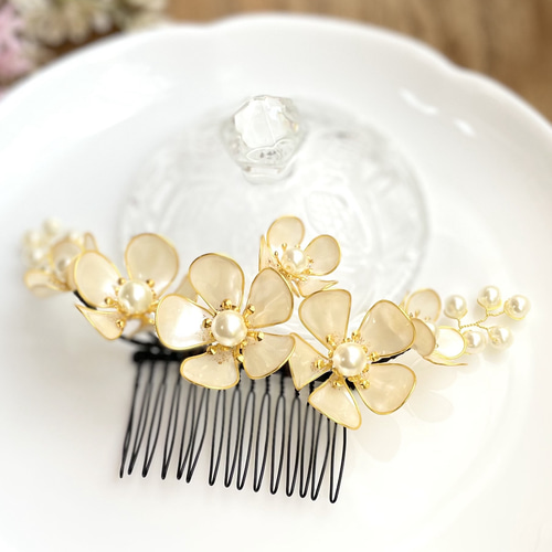 白梅の髪飾り ＊ディップフラワー ＊アメリカンフラワー ＊七五三 ＊梅