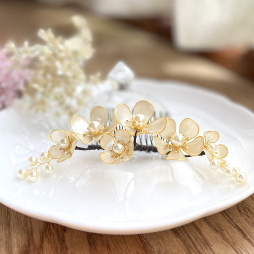 白梅の髪飾り ＊ディップフラワー ＊アメリカンフラワー ＊七五三 ＊梅