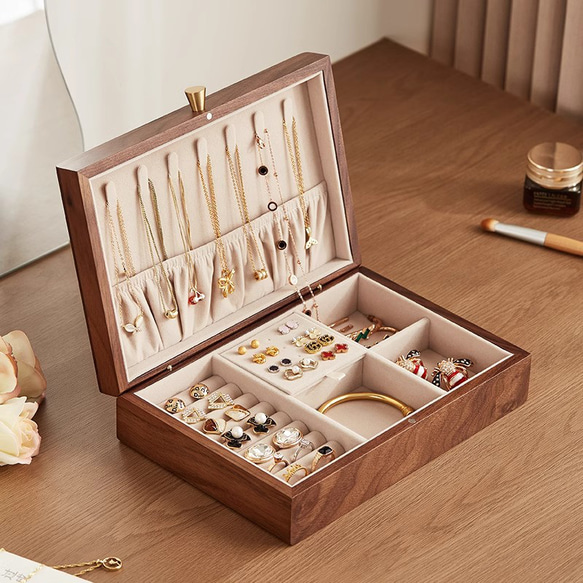 コンパクトなイメージで作た高品質ウォールナット製アクセサリーケース