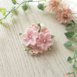 レース編み 桜のブローチ ～薄紅桜～ 4枚目の画像