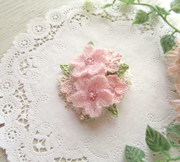 レース編み 桜のブローチ ～薄紅桜～ 9枚目の画像