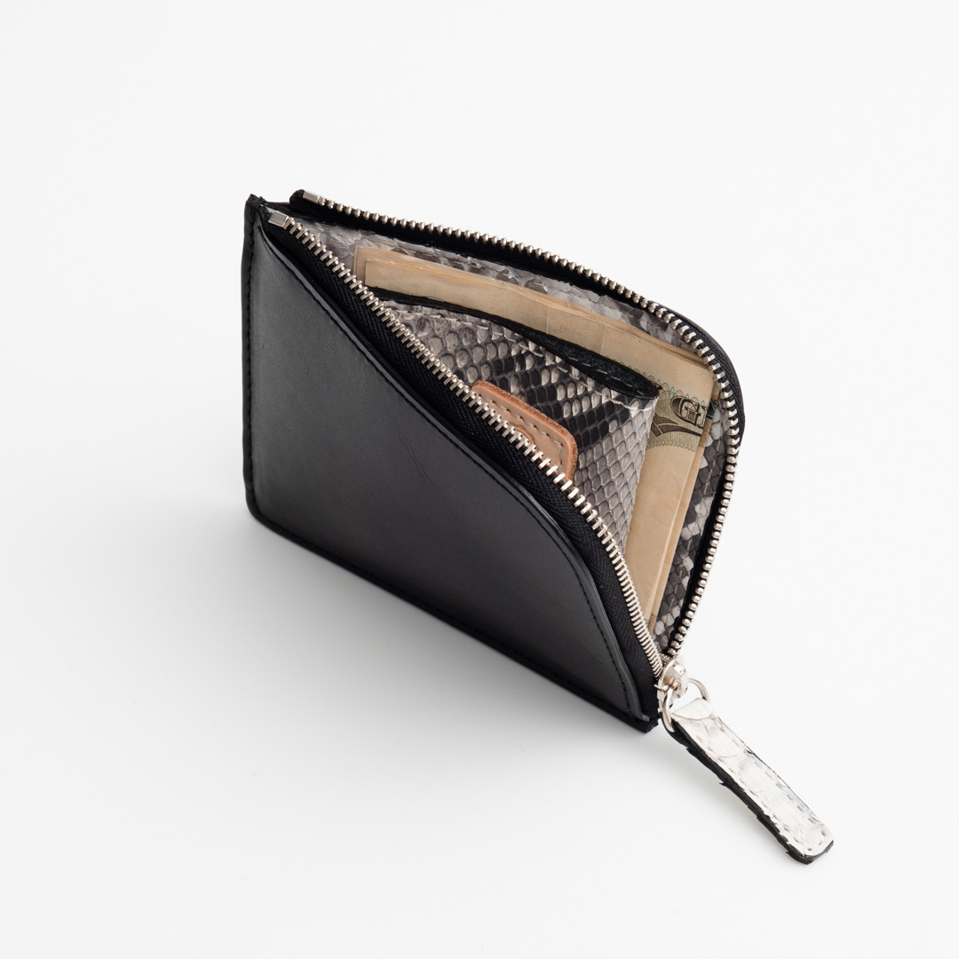 Ｌ字ファスナー 財布小銭入れ　黒ヌメ革×ヘビ革 さりげない本蛇革がお洒落を演出✨持ち歩きに便利なコンパクト設計