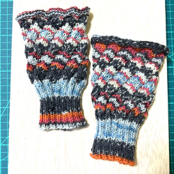 8手作り 手編み 毛糸のハンドウォーマー リストウォーマー ハンドメイド 冬小物 寒さ対策 4枚目の画像
