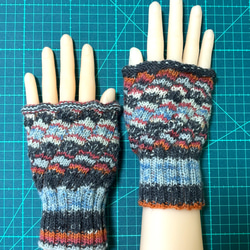 8手作り 手編み 毛糸のハンドウォーマー リストウォーマー ハンドメイド 冬小物 寒さ対策 3枚目の画像
