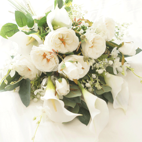カラーとオールドローズのウェディングブーケ（白グリーン）白無垢にも