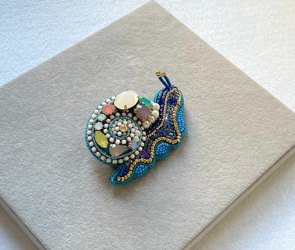 ビーズ刺繍のブローチ　-カタツムリ- snail 4枚目の画像
