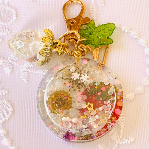 イチゴとお花のキュートなコンビ❤️レジンシェイカー
