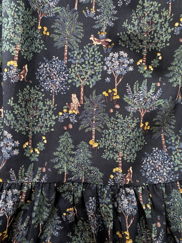 狼森林 *寬鬆長袖洋裝 *貓頭鷹、蘑菇、樹木、植物、花卉圖案 *有口袋 *100% 棉 *深海軍藍 第13張的照片