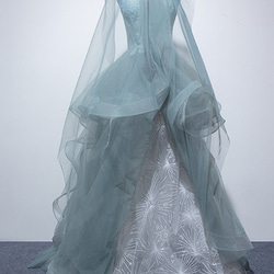 カラードレス　くすみブルー　刺繍　チュール　フラワーモチーフ　ウェディングドレス（WD242081） 7枚目の画像