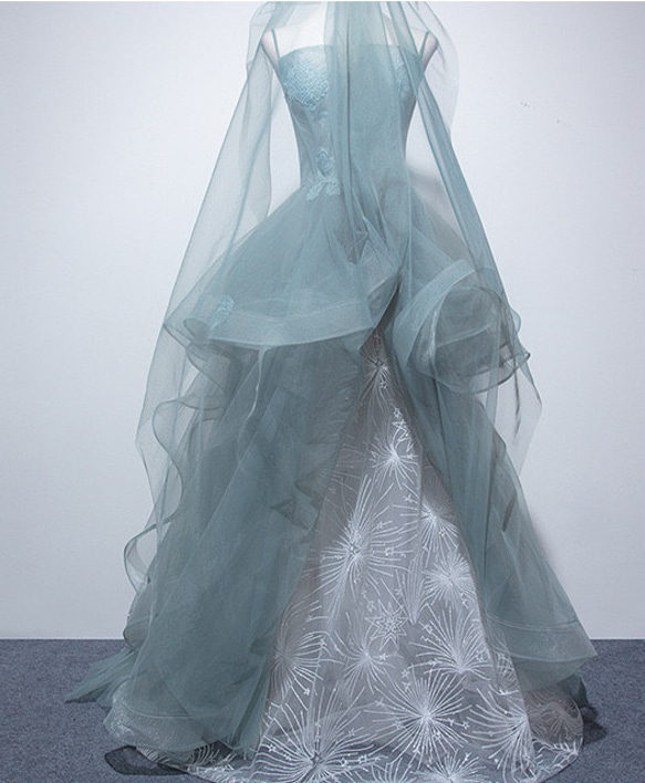 カラードレス　くすみブルー　刺繍　チュール　フラワーモチーフ　ウェディングドレス（WD242081） 7枚目の画像