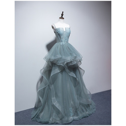 カラードレス　くすみブルー　刺繍　チュール　フラワーモチーフ　ウェディングドレス（WD242081） 2枚目の画像