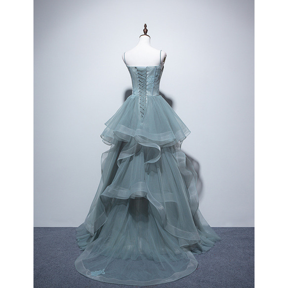 カラードレス　くすみブルー　刺繍　チュール　フラワーモチーフ　ウェディングドレス（WD242081） 4枚目の画像