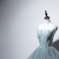 カラードレス　くすみブルー　刺繍　チュール　フラワーモチーフ　ウェディングドレス（WD242081） 8枚目の画像