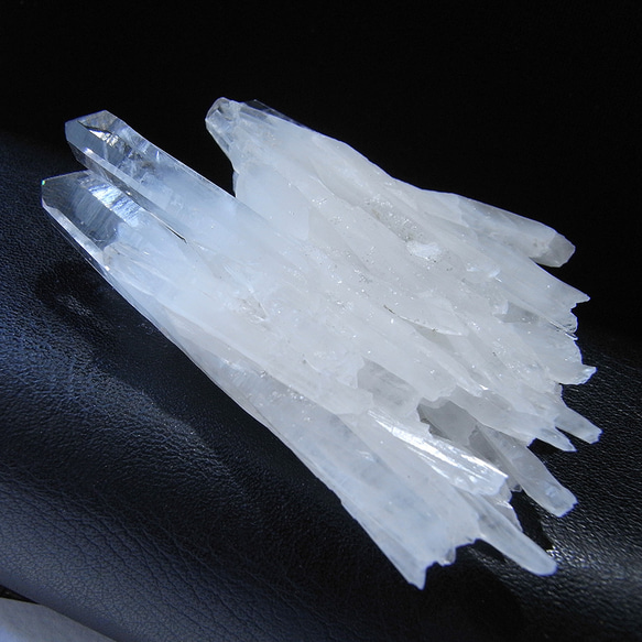 コロンビアリチウム水晶 コロンビア産水晶クラスター（未加工原石、群晶） - 埼玉県吉川