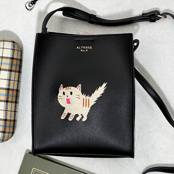 驚き猫の刺繍 フェイクレザーミニショルダーバッグ/ポシェット