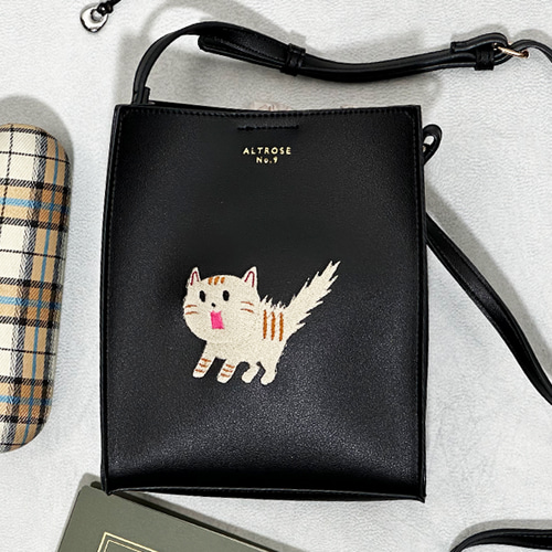 驚き猫の刺繍 フェイクレザーミニショルダーバッグ/ポシェット