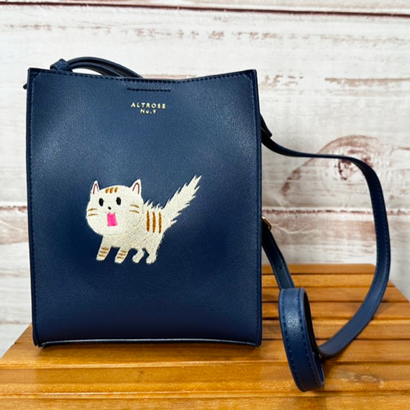 驚き猫の刺繍 フェイクレザーミニショルダーバッグ ショルダー