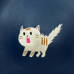 【送料無料】驚き猫の刺繍 フェイクレザーミニショルダーバッグ 2枚目の画像