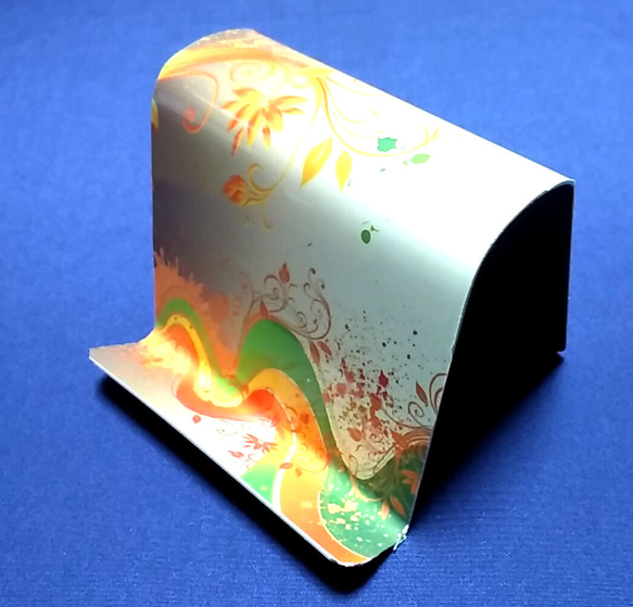 Smartphone stand with  "Golden leaves"  スマホスタン「黄金の葉」 3枚目の画像