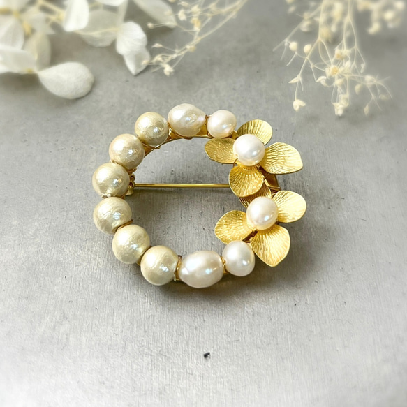 ゴールド花×コットンパール×淡水パールのブローチ お出かけ