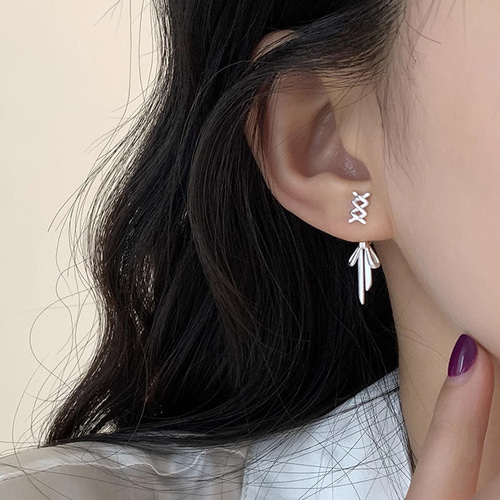 2024.3新作】韓国ファッション 編み上げリボンピアス アクセサリー 