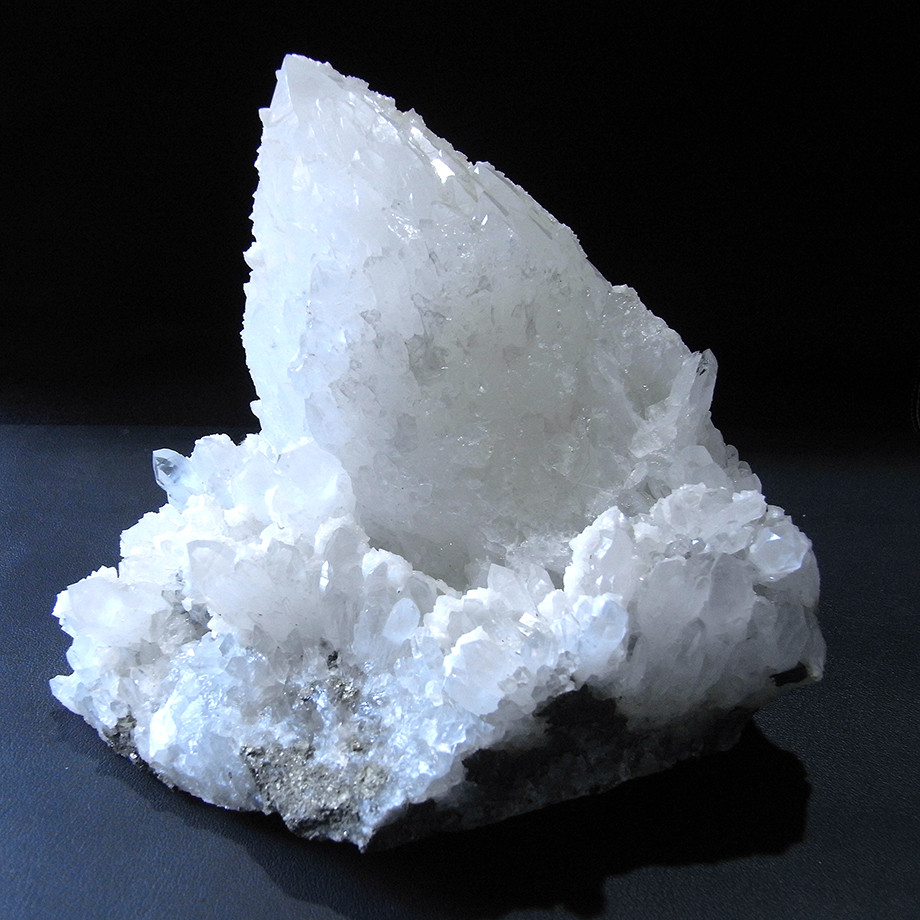 大きなサイズのルーマニア産アーティチョーククォーツ/苦灰石1