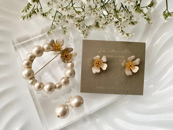 magnolia ブローチ&ピアスセット　卒入学式　母の日　贈り物　プレゼント 3枚目の画像