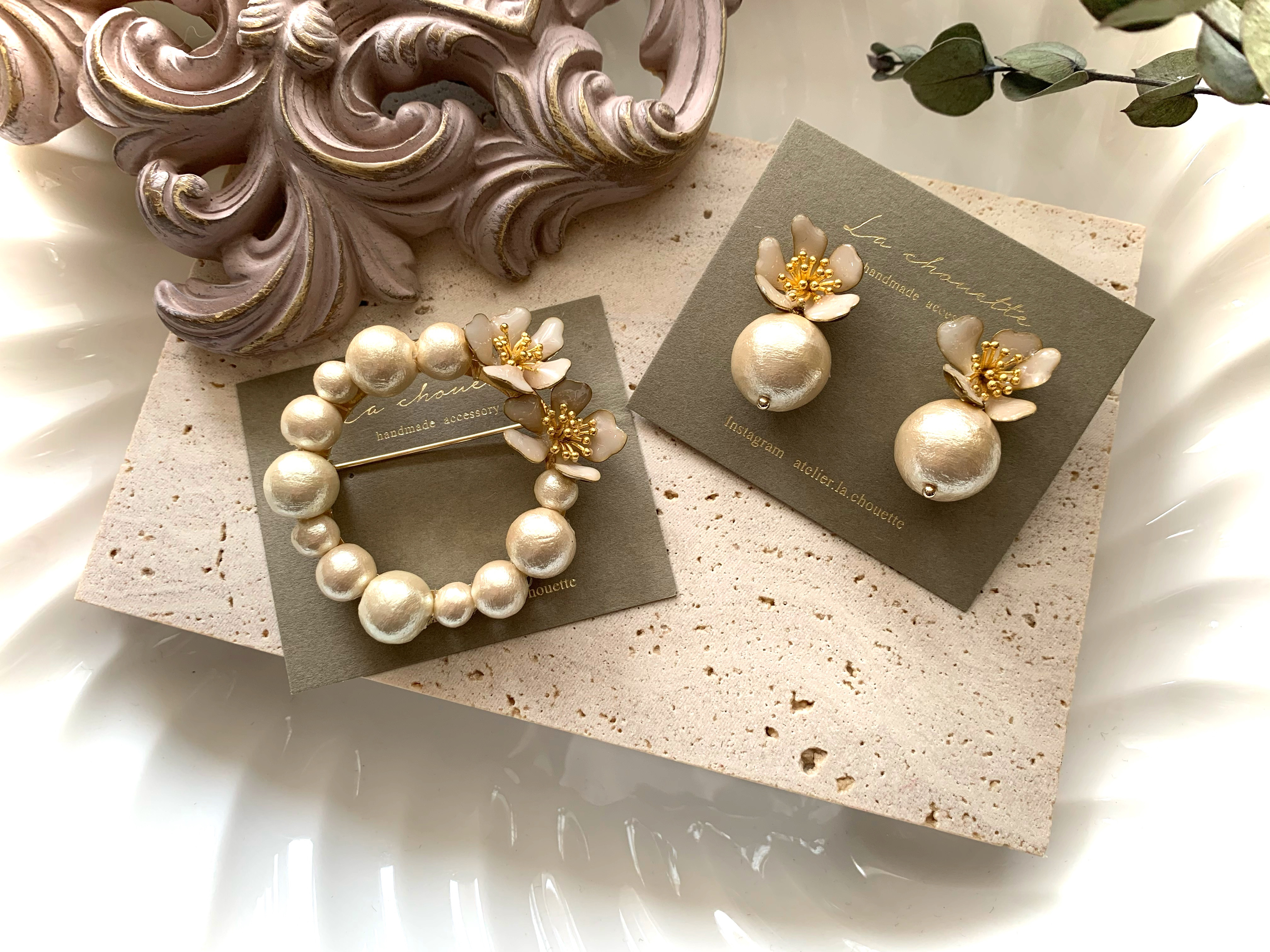 3日以内発送❣️magnolia ブローチ&ピアスセット　卒入学式　入園式　ママコーデ　送料無料（クリックポスト）