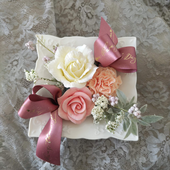 粘土のバラとカーネーション　上品なアレンジメント　２WAY　母の日、結婚記念日にも 1枚目の画像