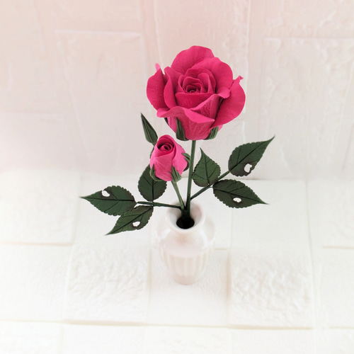 クレイフラワー❀おしゃれな赤いバラ〈つぼみ付き〉一輪挿し♪お手入れ